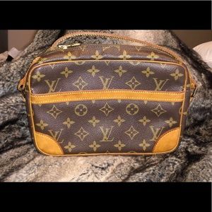 Vintage Trocadero 24 + Dustbag